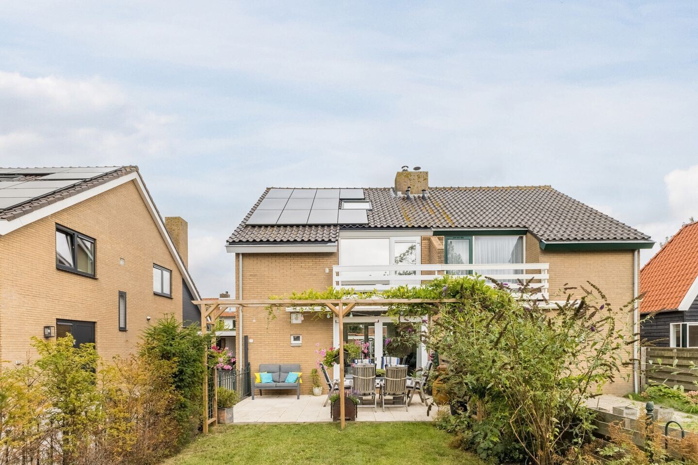 Twee-onder-één-kap te koop: Dorpsstraat 13, Markenbinnen