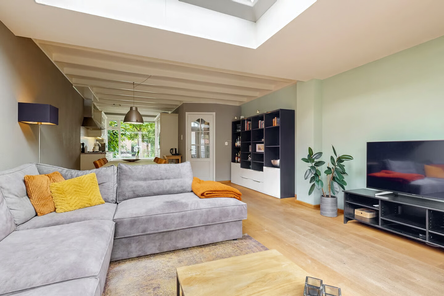 Tussenwoning te koop: Esdoornlaan 12, Zaandijk