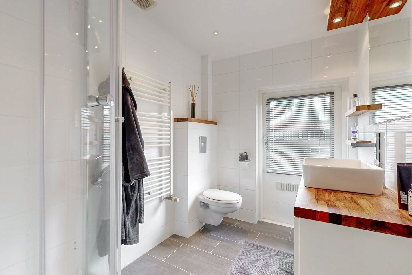 Tussenwoning te koop: Esdoornlaan 12, Zaandijk