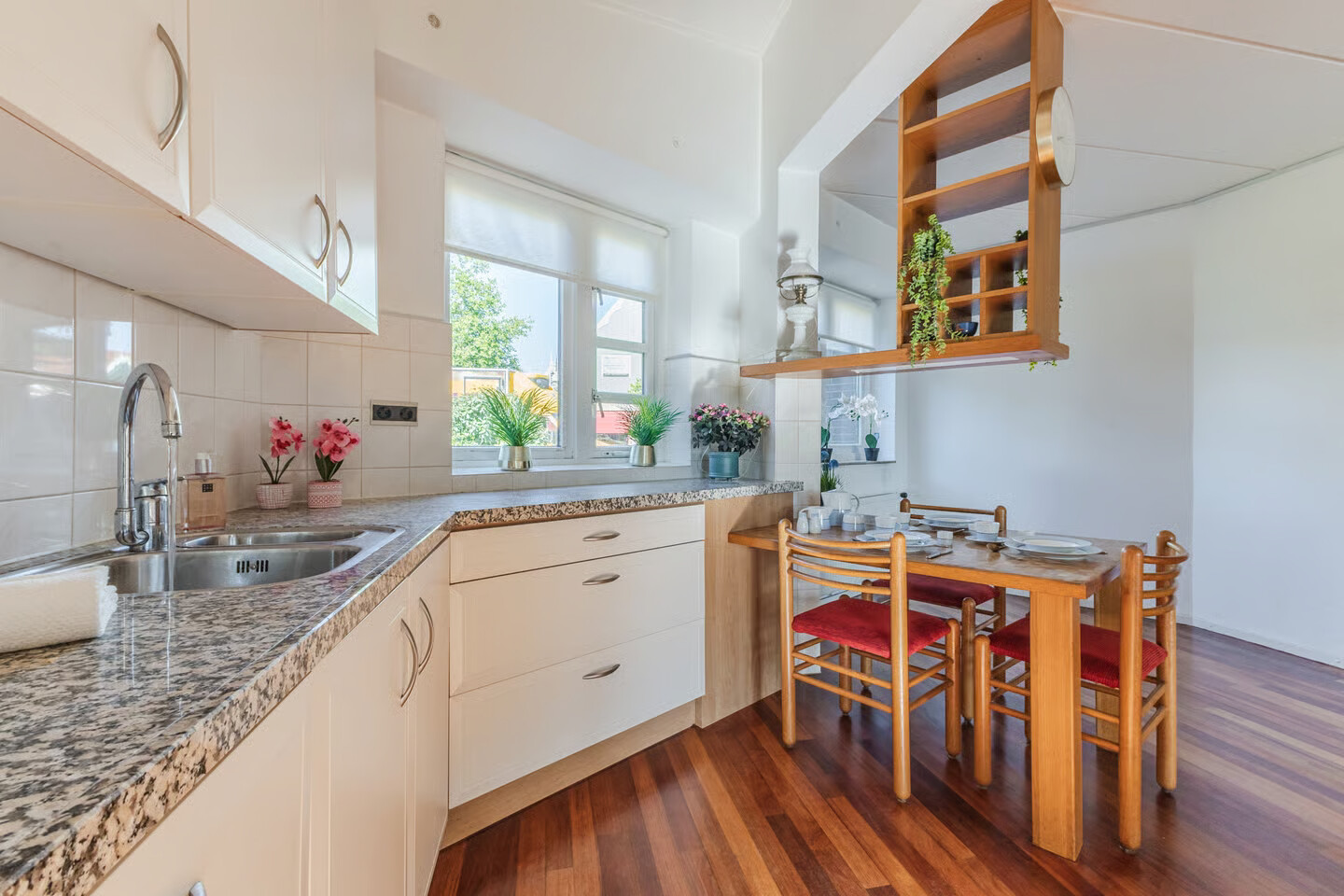 Hoekwoning te koop: Lagedijk 36, Zaandijk
