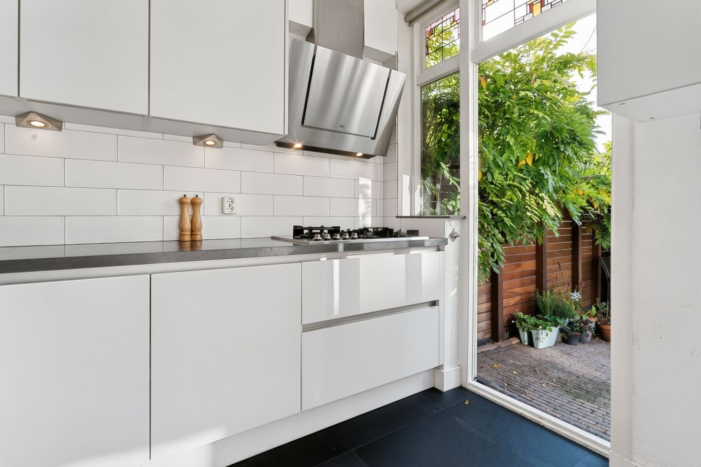 Tussenwoning te koop: Tuinkade 37, Zaandijk