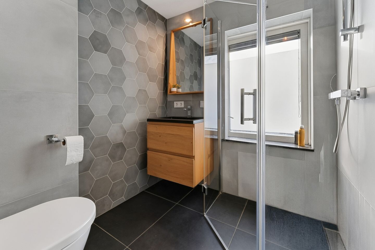 Tussenwoning te koop: Tuinkade 37, Zaandijk