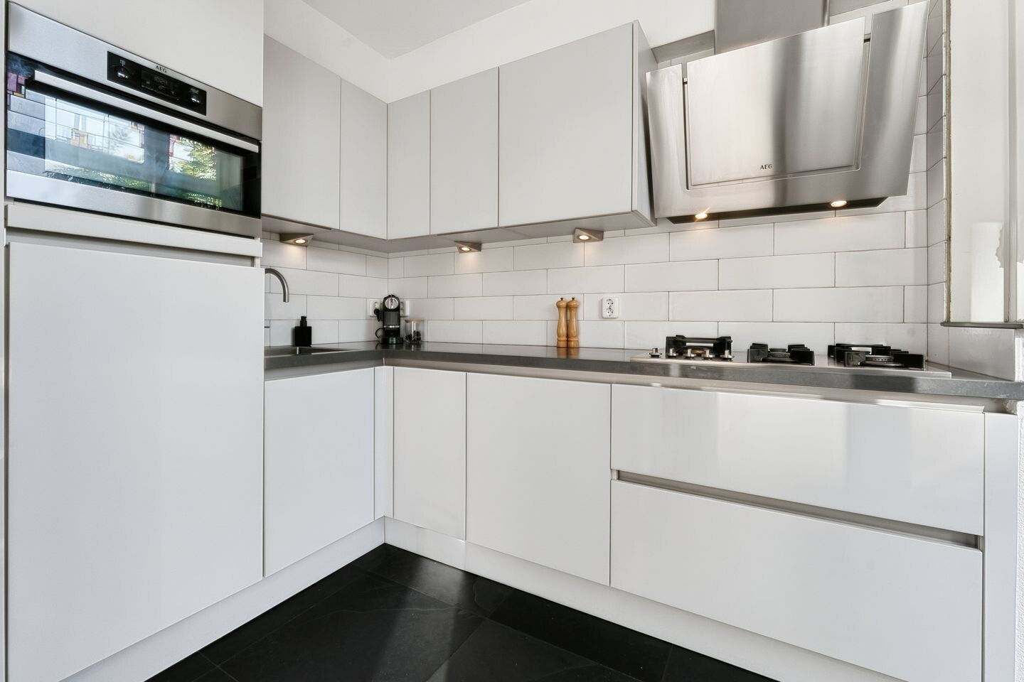 Tussenwoning te koop: Tuinkade 37, Zaandijk