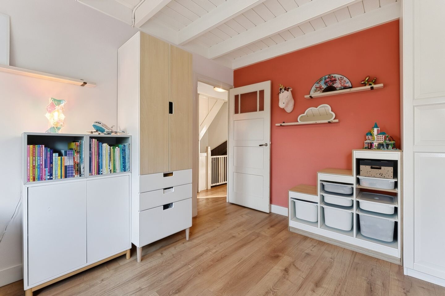 Tussenwoning te koop: Tuinkade 37, Zaandijk