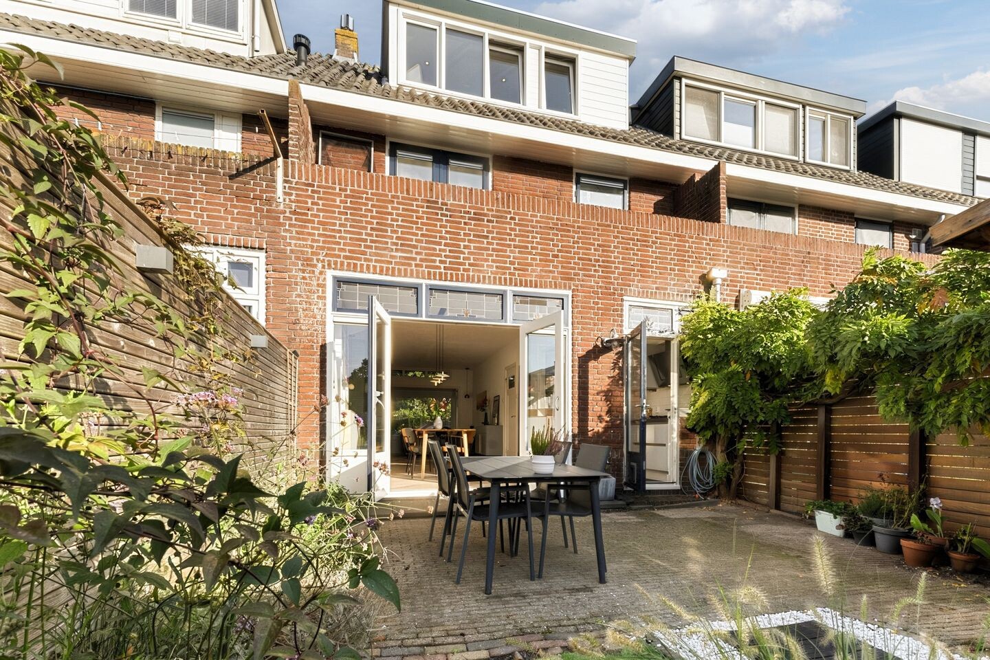 Tussenwoning te koop: Tuinkade 37, Zaandijk