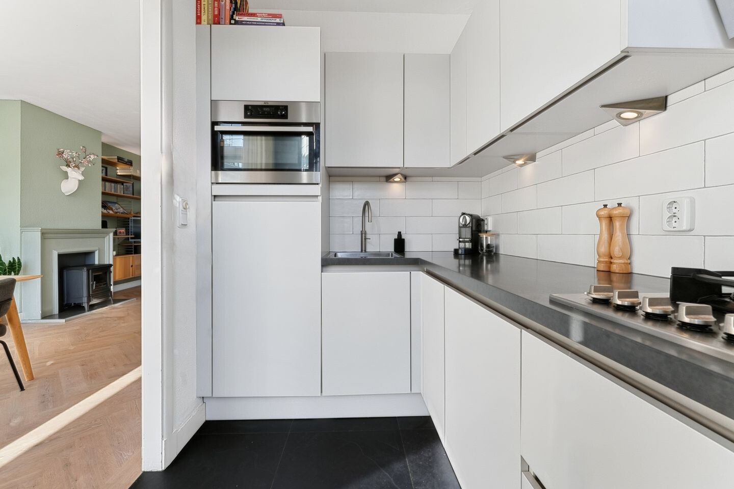 Tussenwoning te koop: Tuinkade 37, Zaandijk