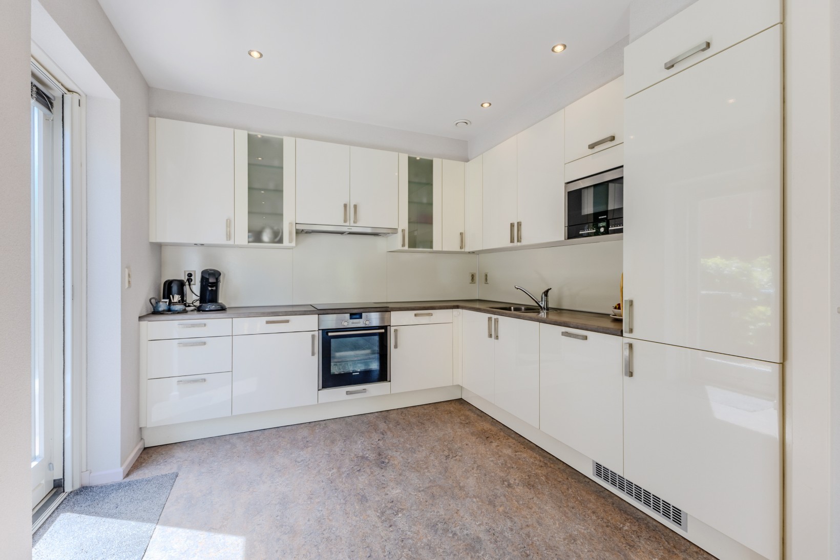 Twee-onder-één-kap te koop: J.J. Allanstraat 266A, Westzaan