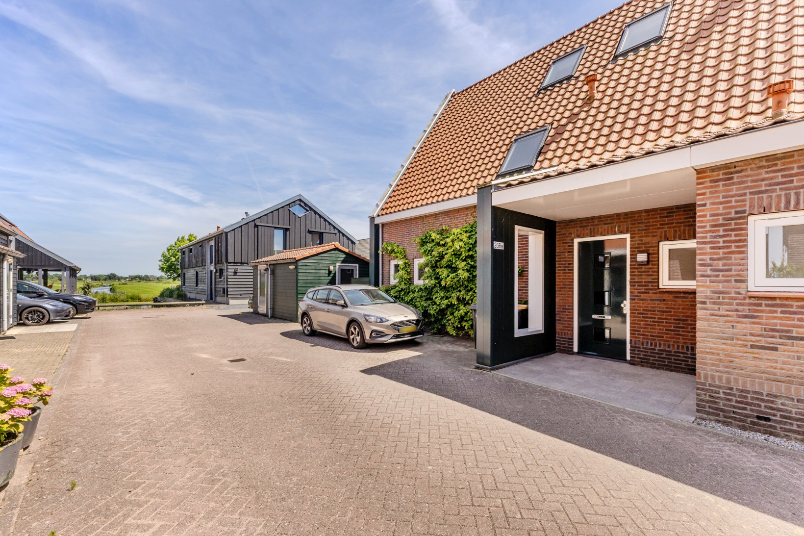 Twee-onder-één-kap te koop: J.J. Allanstraat 266A, Westzaan