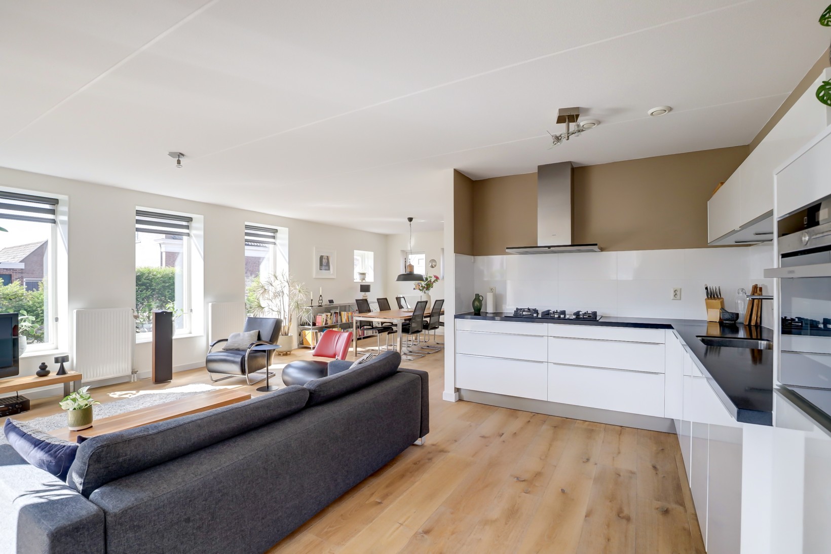 Twee-onder-één-kap te koop: J.J. Allanstraat 270, Westzaan