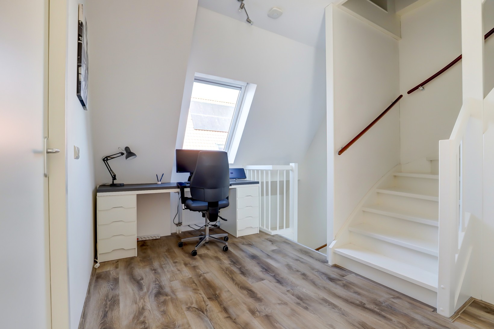 Twee-onder-één-kap te koop: J.J. Allanstraat 270, Westzaan