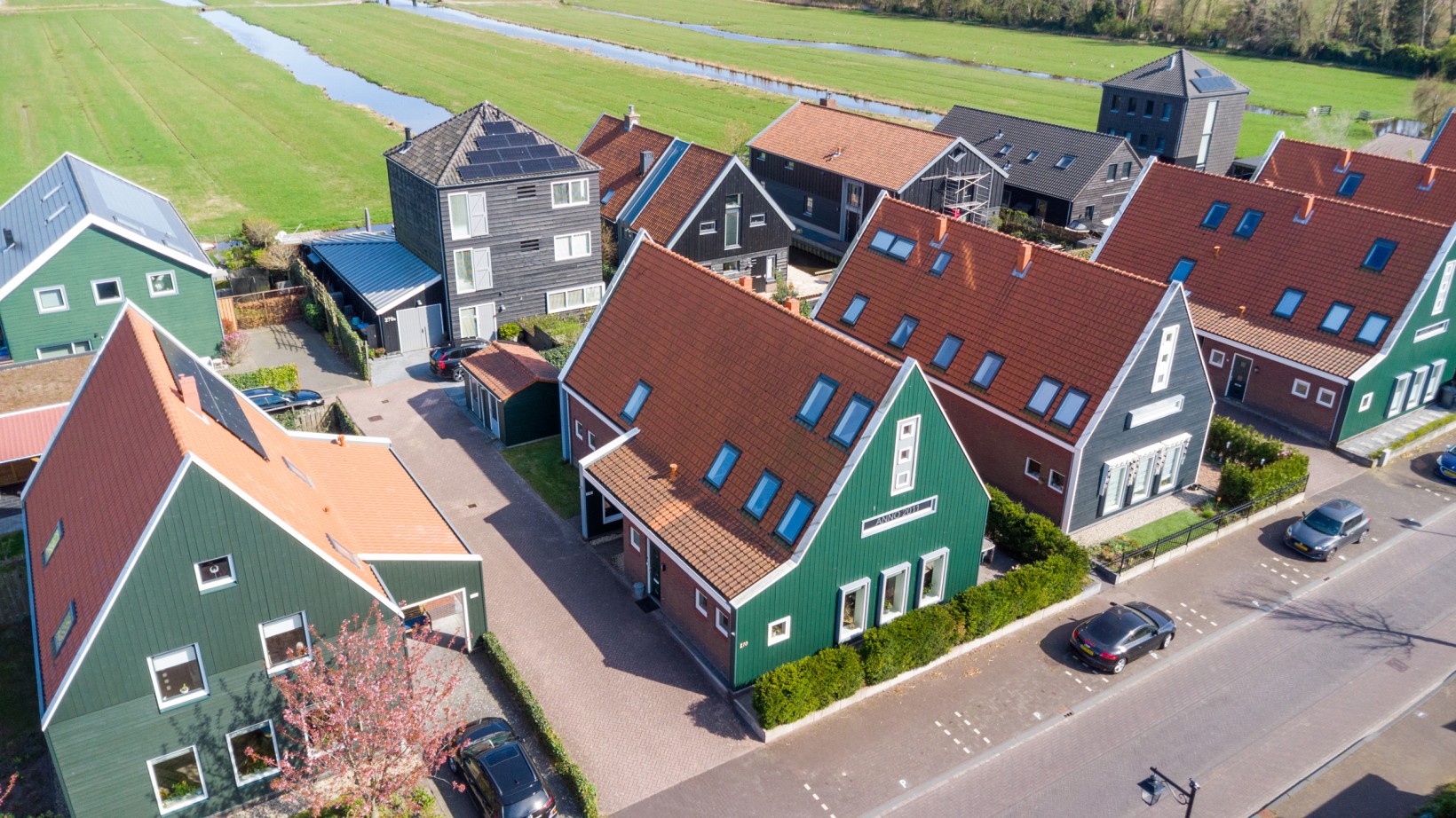 Twee-onder-één-kap te koop: J.J. Allanstraat 270, Westzaan