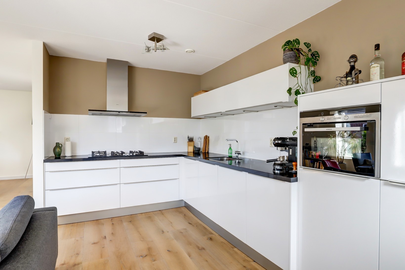 Twee-onder-één-kap te koop: J.J. Allanstraat 270, Westzaan