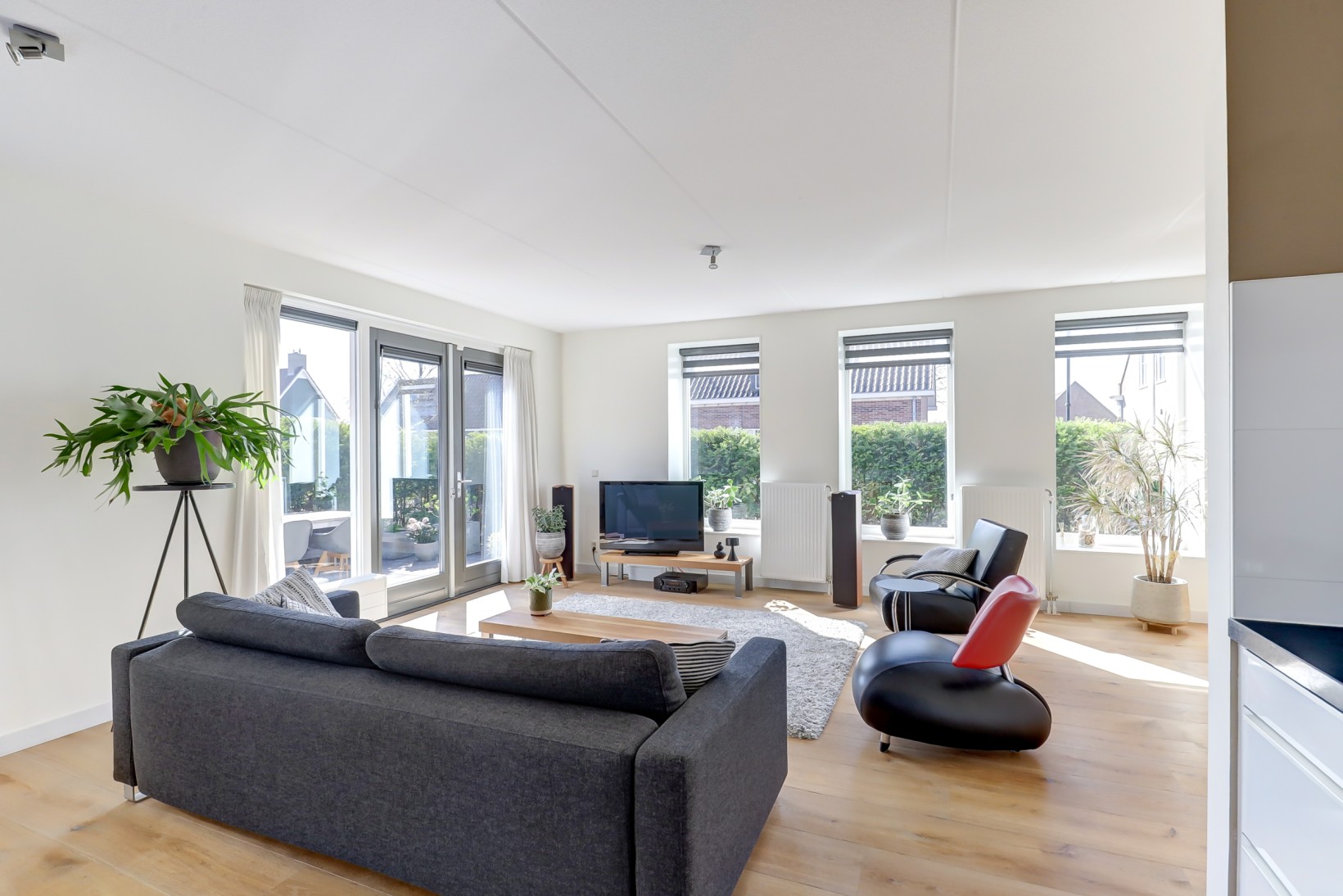 Twee-onder-één-kap te koop: J.J. Allanstraat 270, Westzaan