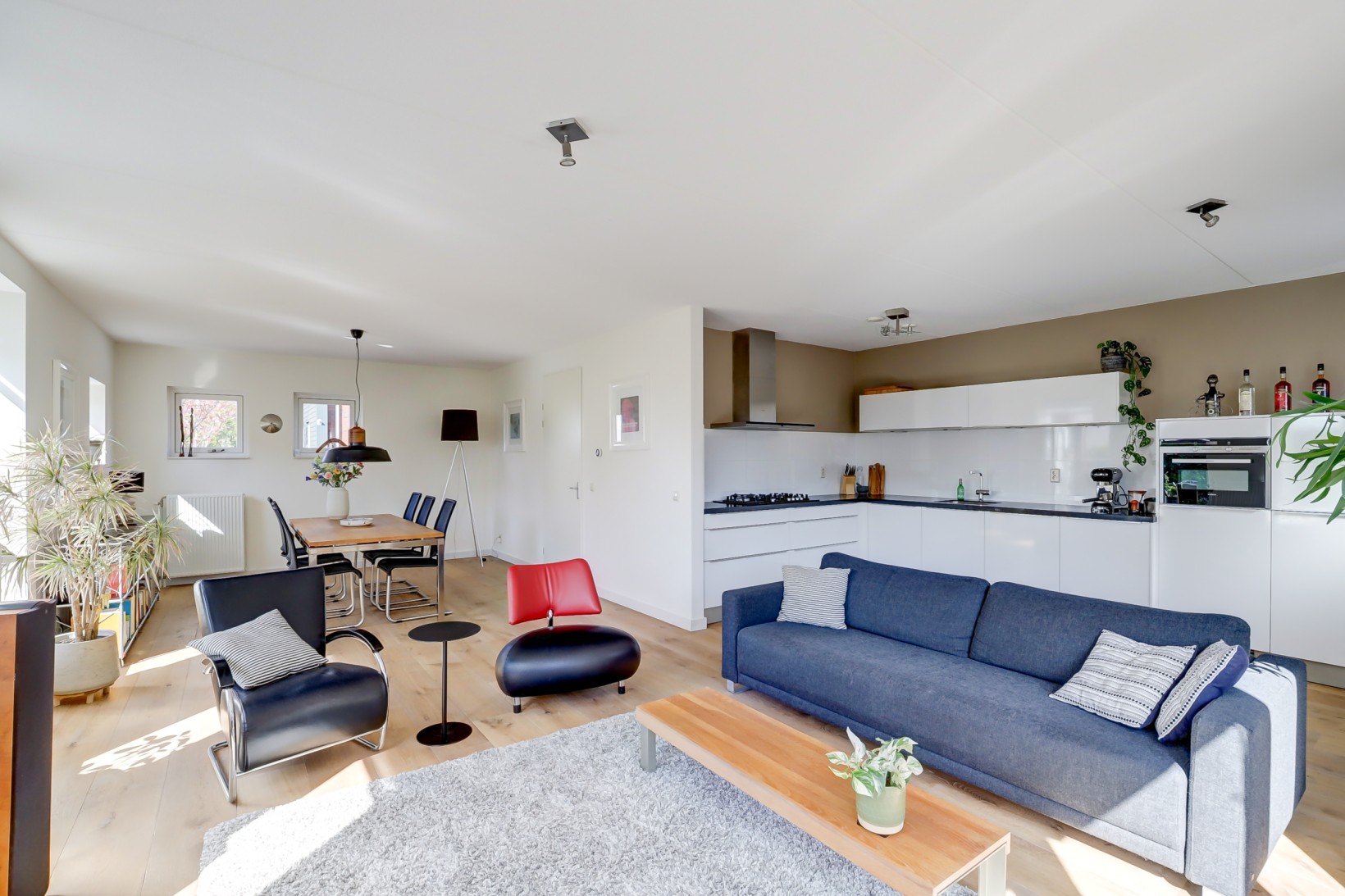 Twee-onder-één-kap te koop: J.J. Allanstraat 270, Westzaan