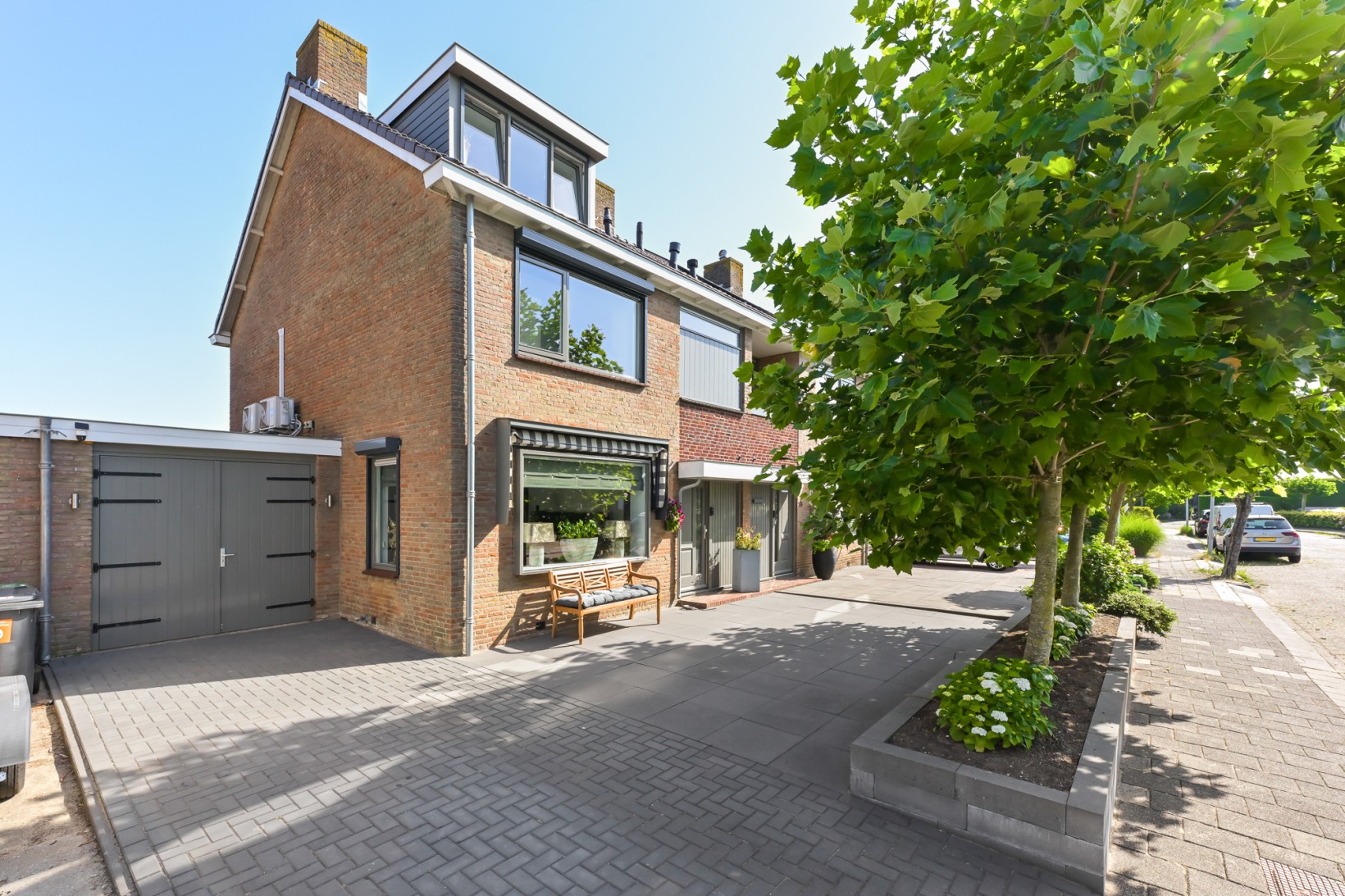 Tussenwoning te koop: Burgemeester Vijlbriefstraat 21, Westzaan
