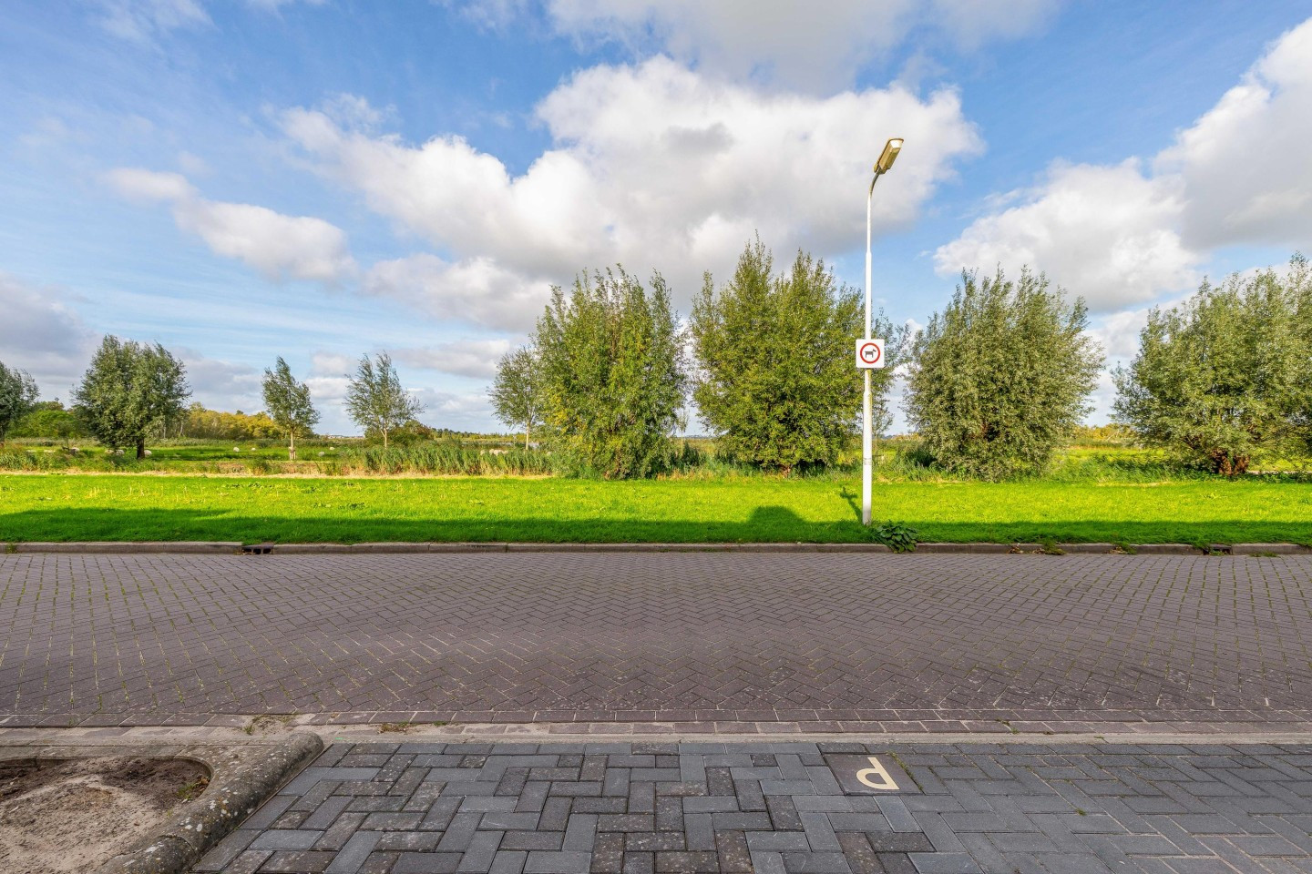 Tussenwoning te koop: Van Allenstraat 3, Krommenie