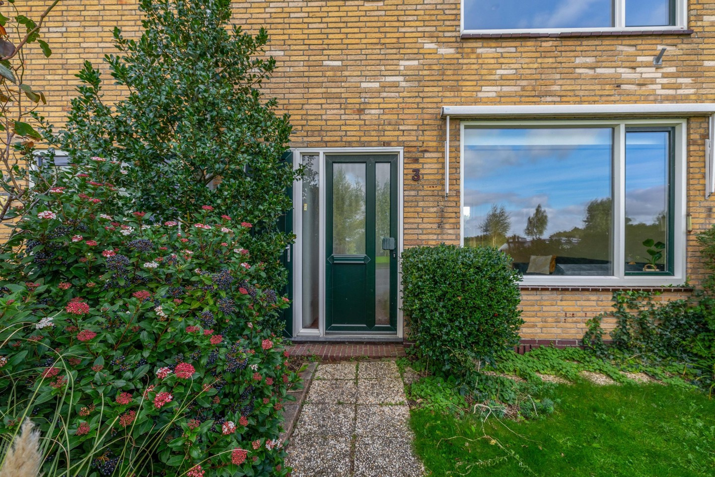Tussenwoning te koop: Van Allenstraat 3, Krommenie