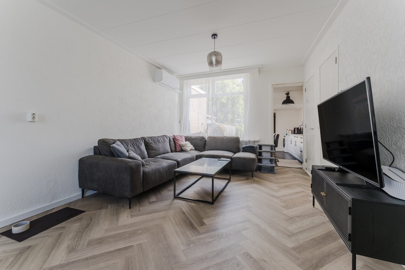 Tussenwoning te koop: Dorpsstraat 929, Assendelft