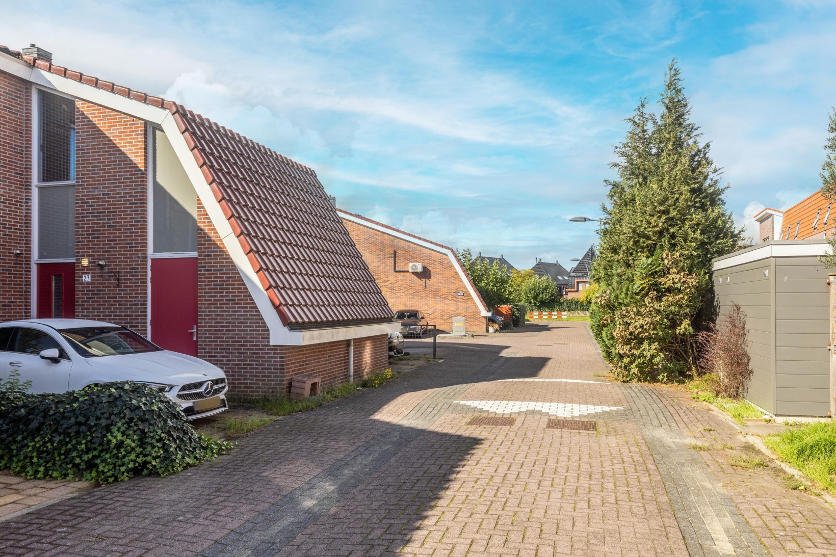 Tussenwoning te koop: IJsbloem 23, Assendelft