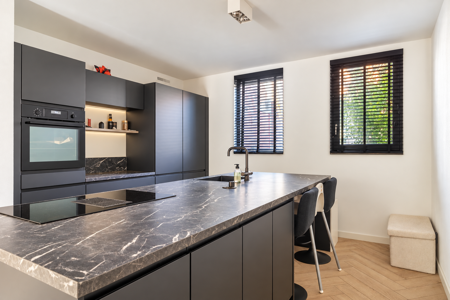 Tussenwoning te koop: IJsbloem 23, Assendelft