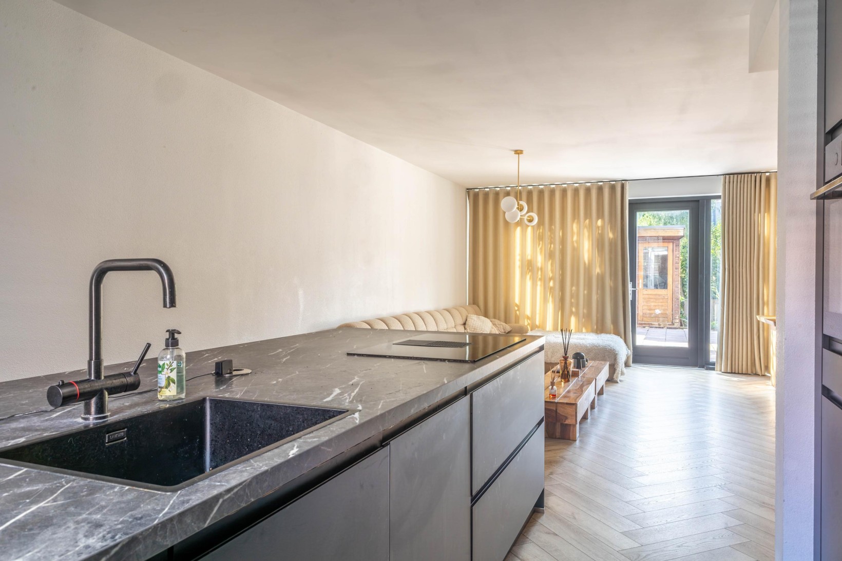 Tussenwoning te koop: IJsbloem 23, Assendelft