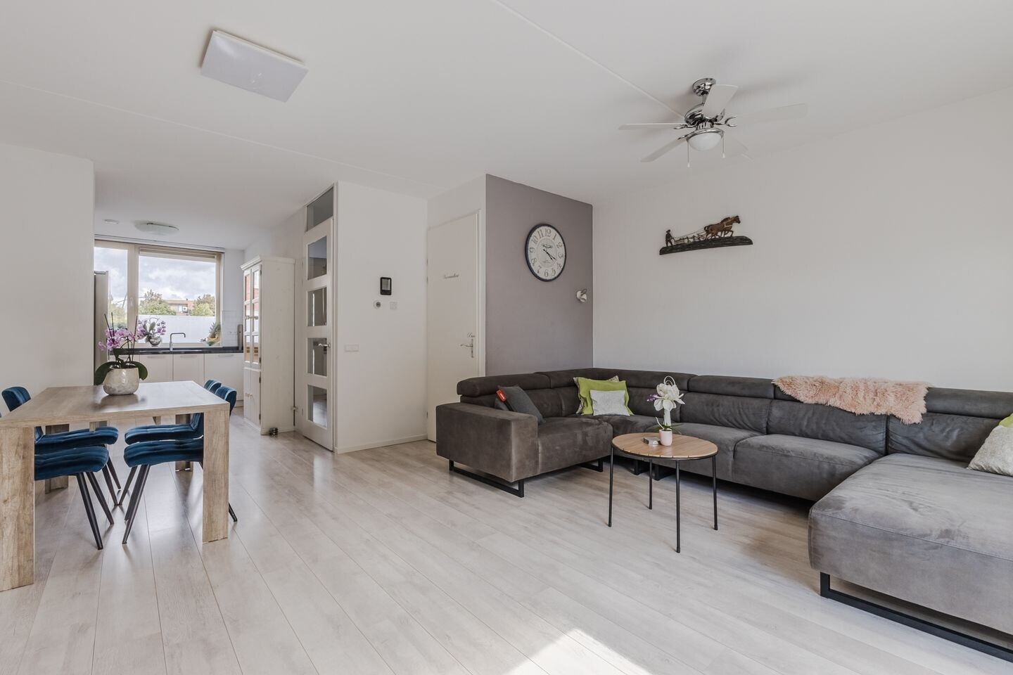 Tussenwoning te koop: Witte Ring 55, Assendelft
