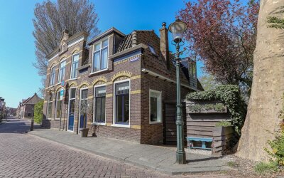 Donkerstraat 2