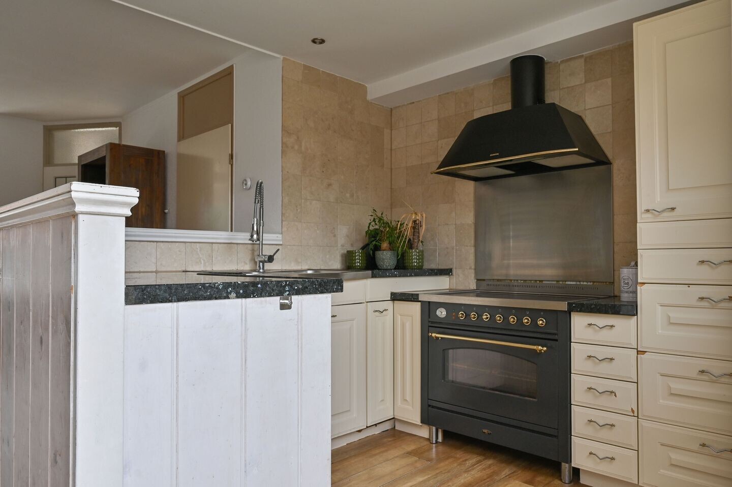 Tussenwoning te koop: Jan Gooskaai 8, Enkhuizen