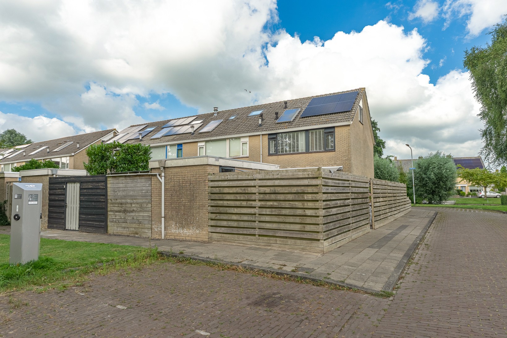 Hoekwoning te koop: Wilgenkade 1, Enkhuizen