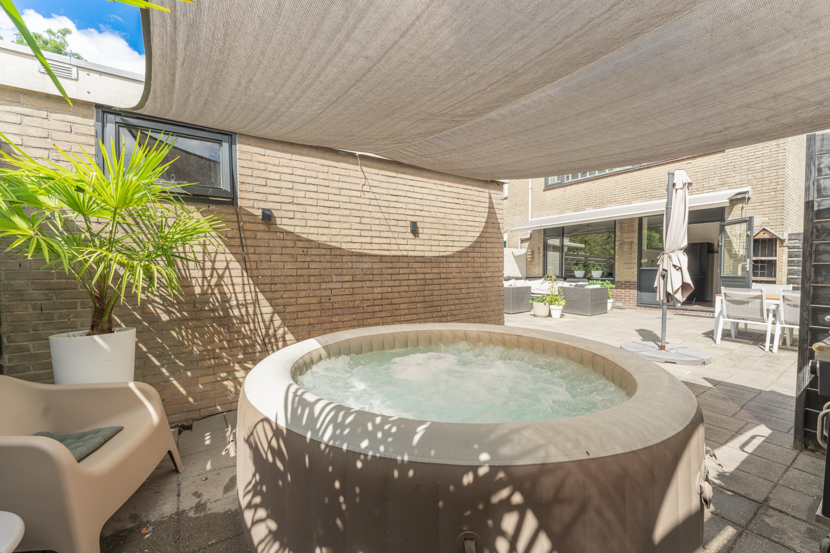 Hoekwoning te koop: Wilgenkade 1, Enkhuizen