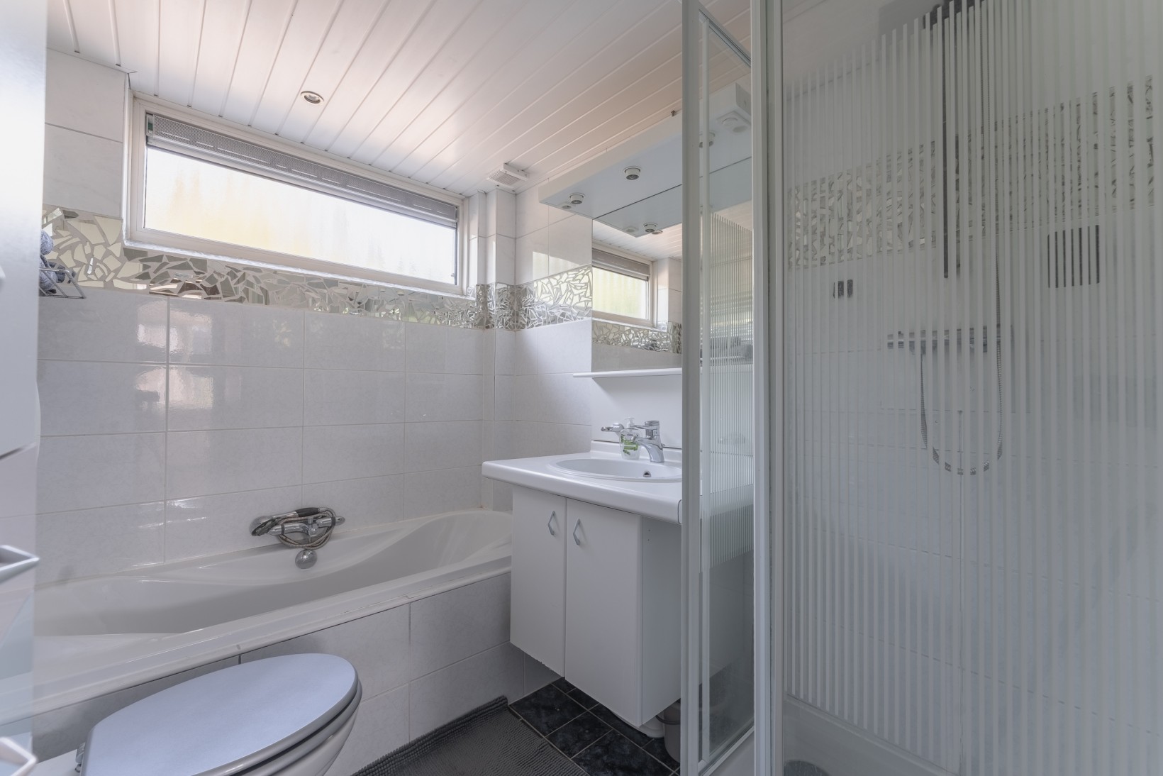 Tussenwoning te koop: Bourgondiëweg 143, Bovenkarspel