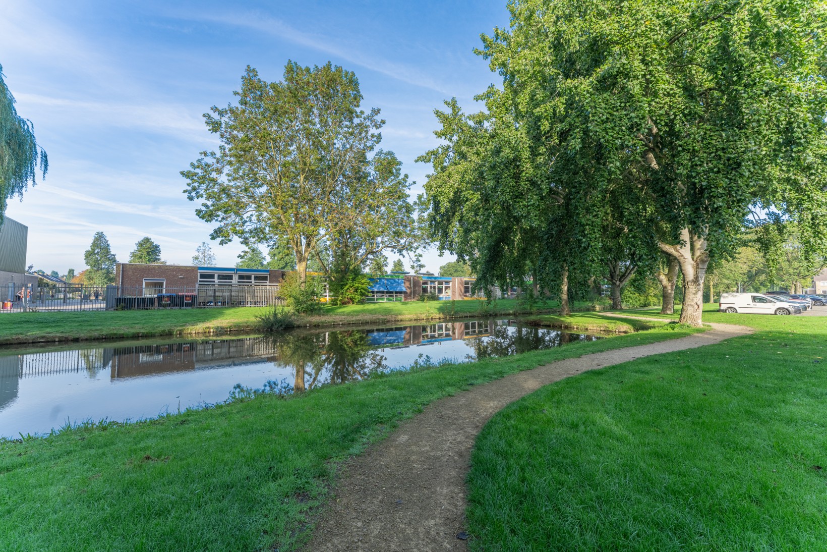 Tussenwoning te koop: Bourgondiëweg 143, Bovenkarspel