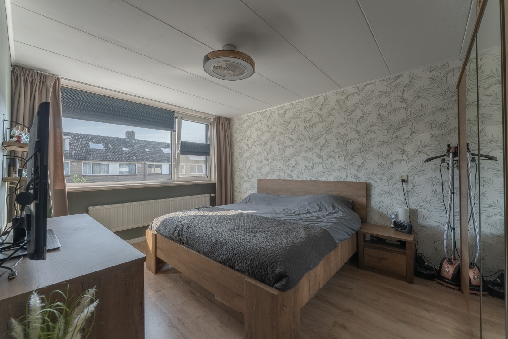 Tussenwoning te koop: Bourgondiëweg 143, Bovenkarspel