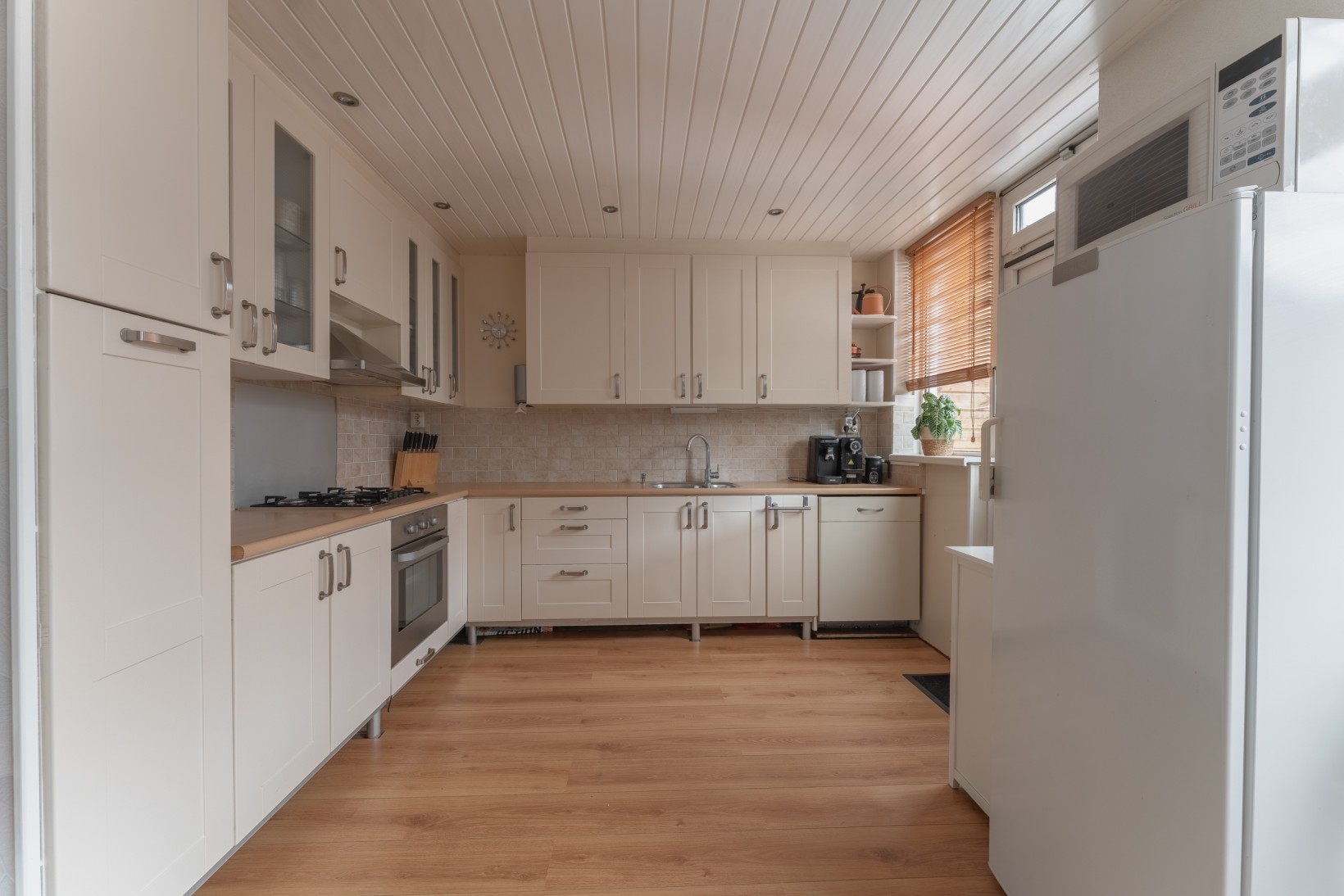 Tussenwoning te koop: Bourgondiëweg 143, Bovenkarspel