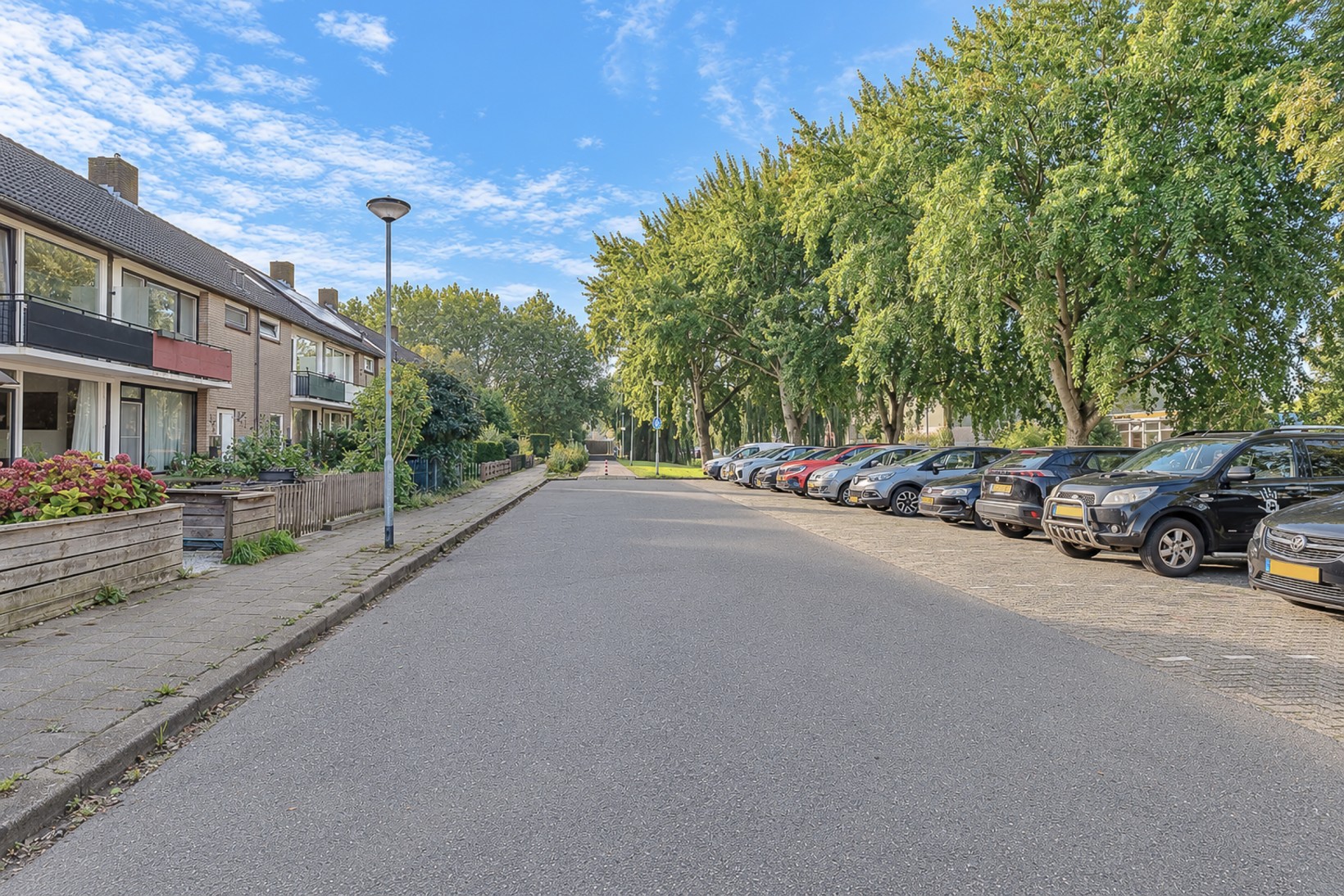 Tussenwoning te koop: Bourgondiëweg 143, Bovenkarspel