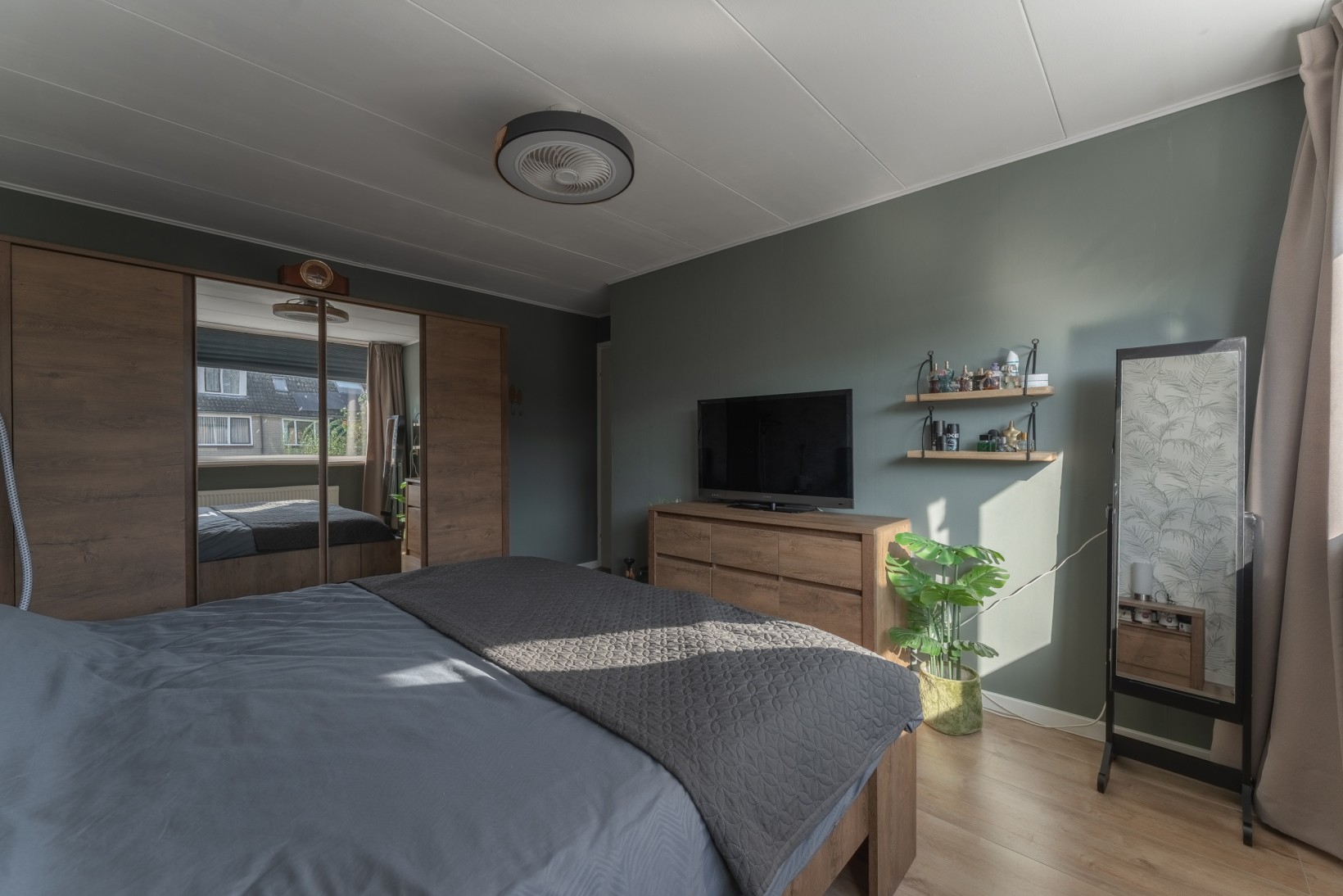 Tussenwoning te koop: Bourgondiëweg 143, Bovenkarspel