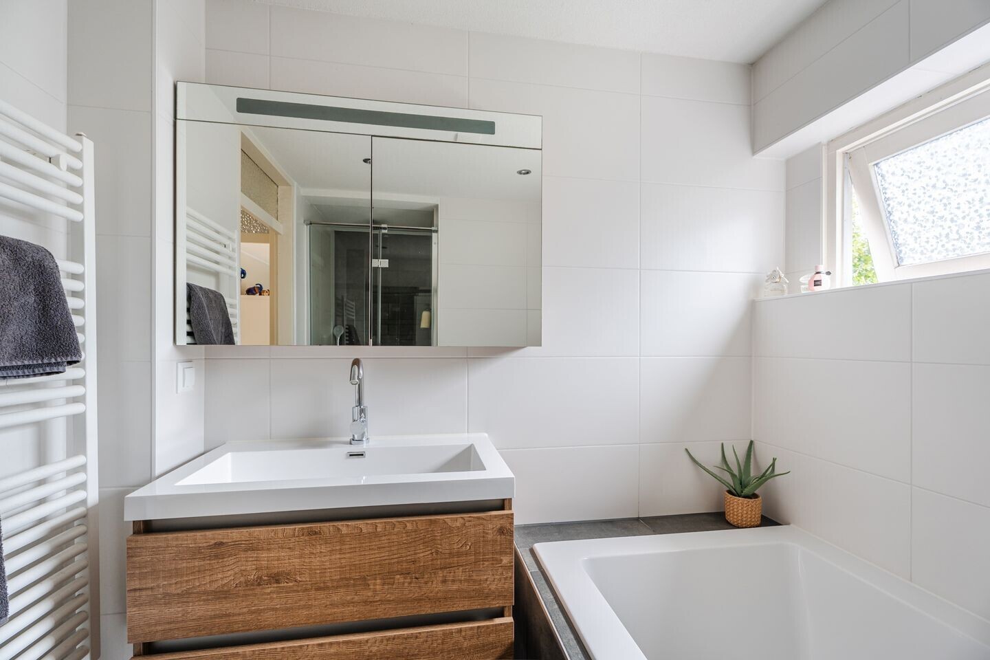 Hoekwoning te koop: La Reinelaan 54, Bovenkarspel
