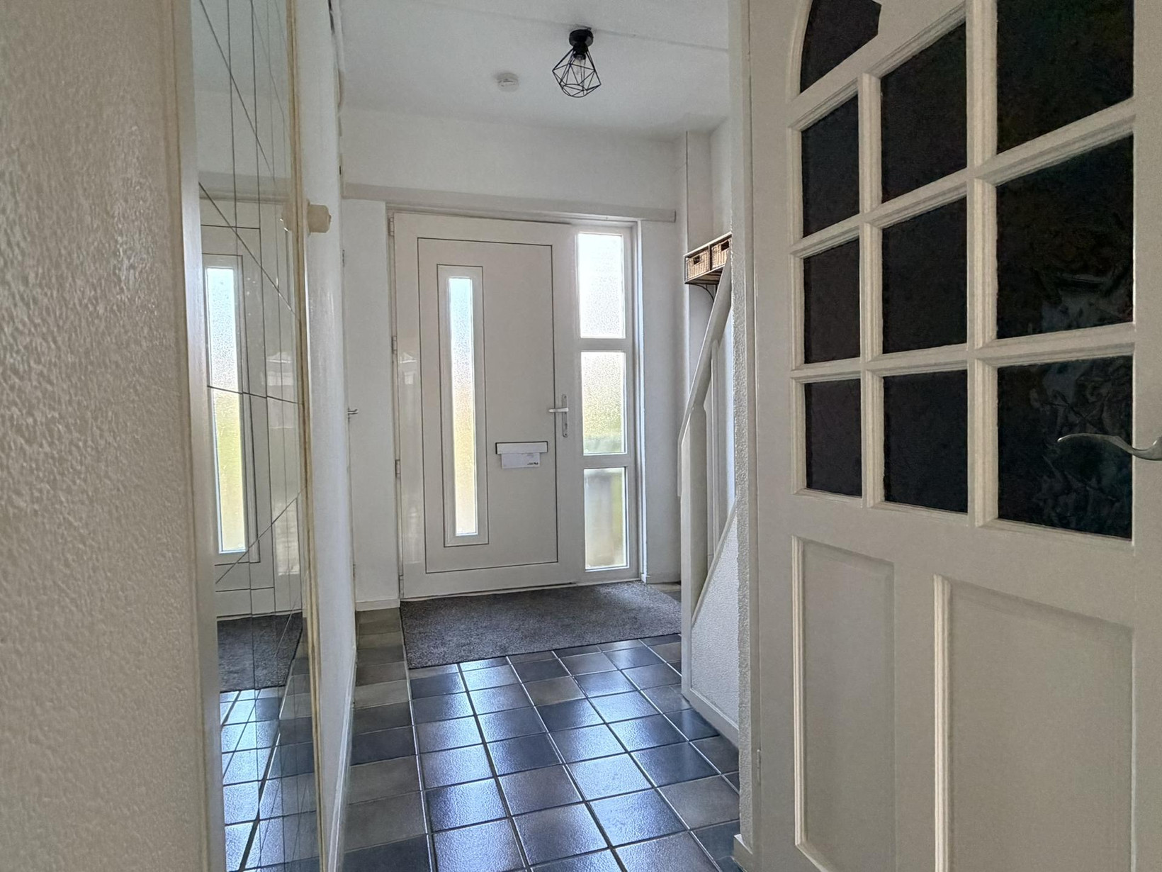 Tussenwoning te koop: Willem Andriessenweg 19, Bovenkarspel