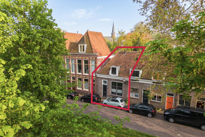 Achter de V. 10