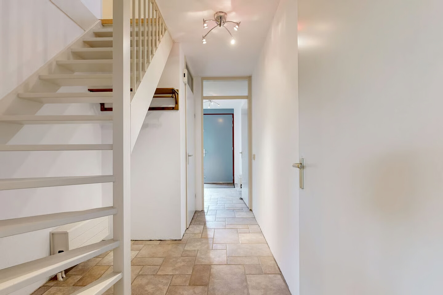 Tussenwoning te koop: Binnenluiendijk 16, Hoorn