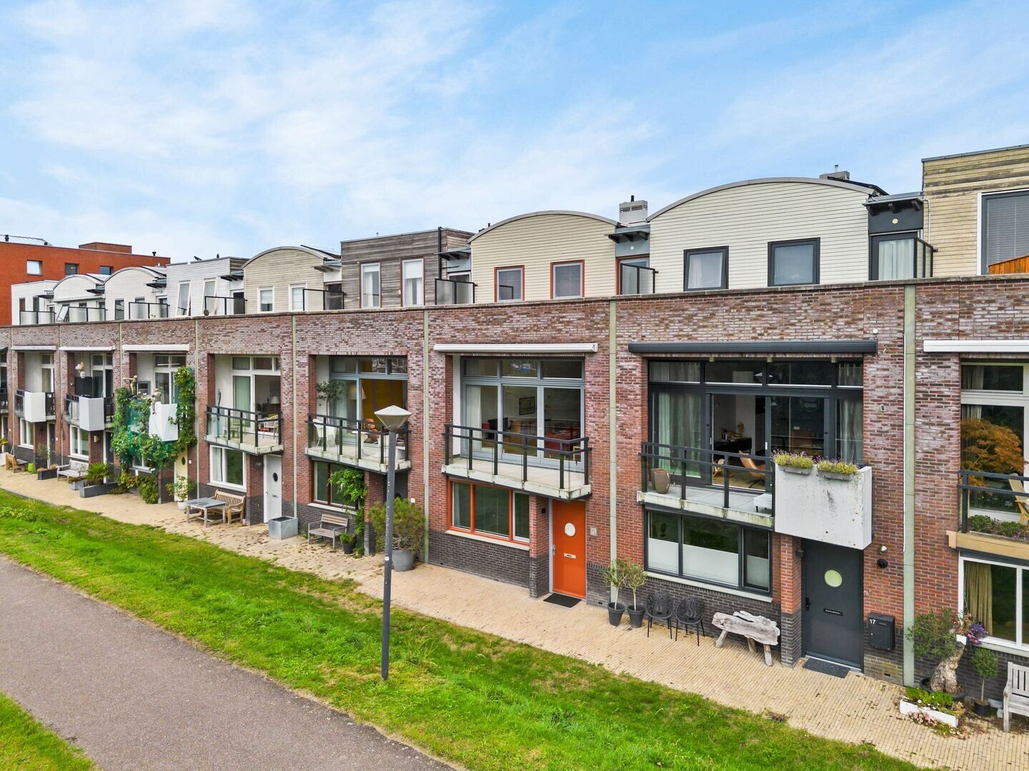 Tussenwoning te koop: Binnenluiendijk 16, Hoorn