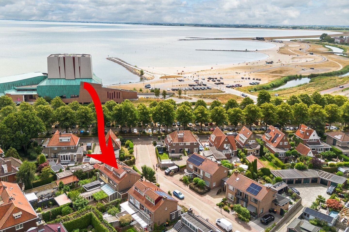 Twee-onder-één-kap te koop: Bernard de Vriesstraat 4, Hoorn