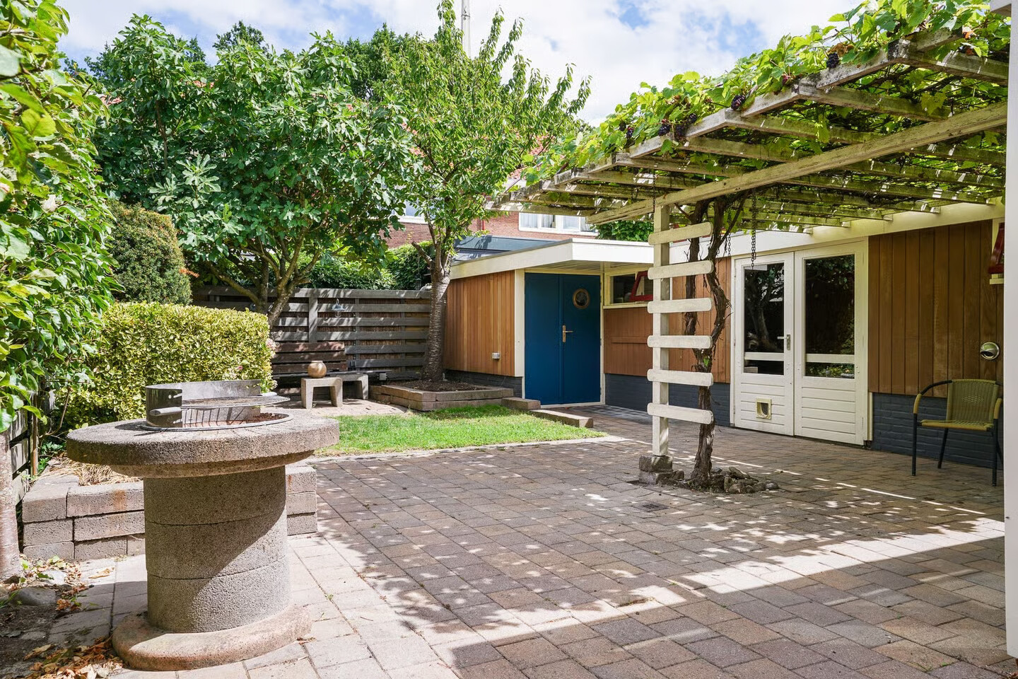 Twee-onder-één-kap te koop: Bernard de Vriesstraat 4, Hoorn