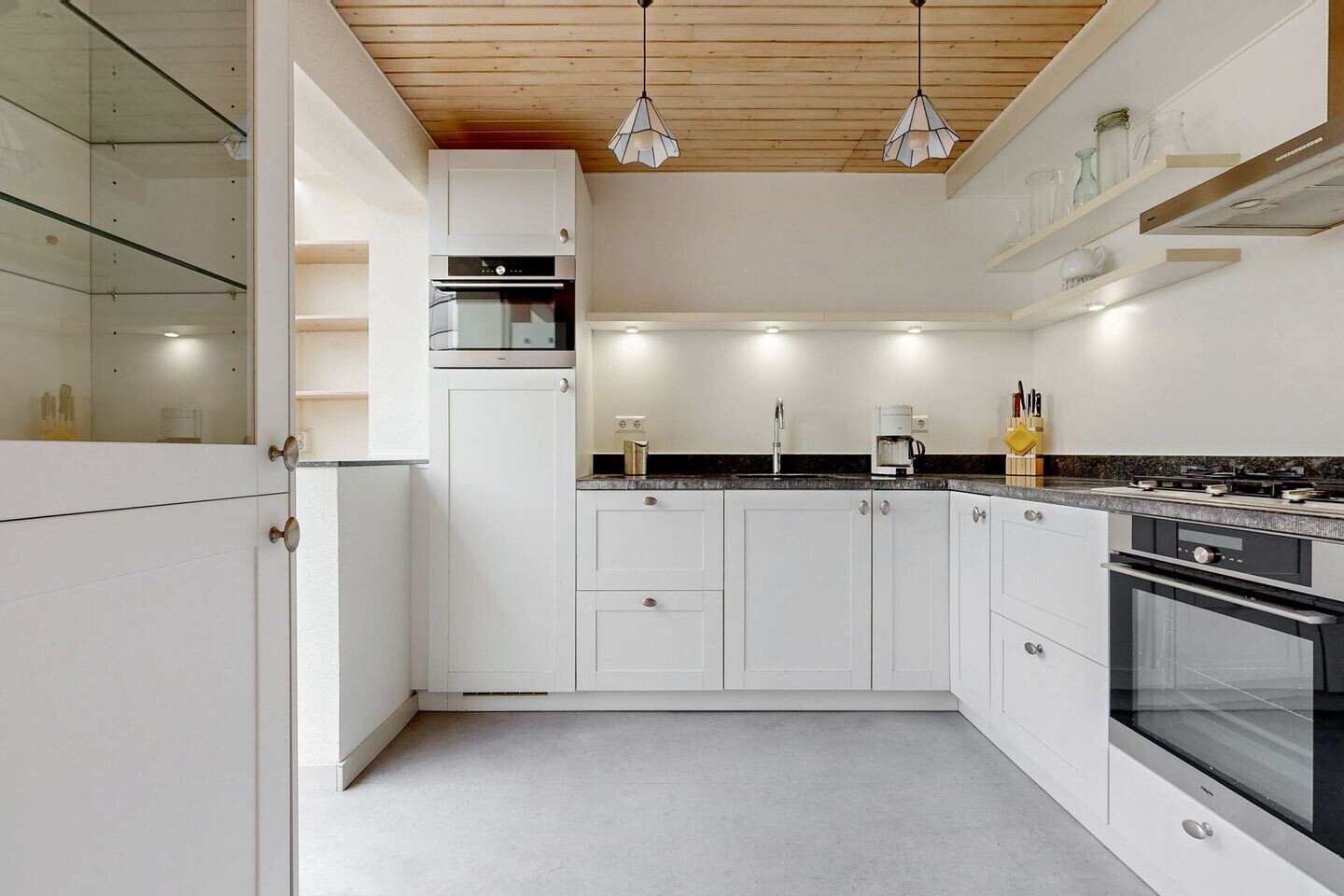 Twee-onder-één-kap te koop: Bernard de Vriesstraat 4, Hoorn