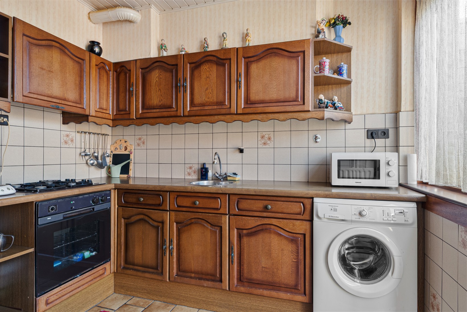 Tussenwoning te koop: Willemsweg 25, Hoorn