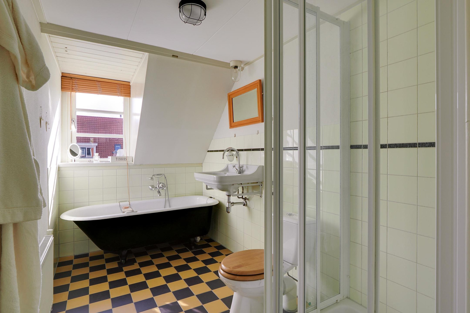 Tussenwoning te koop: Drieboomlaan 249, Hoorn