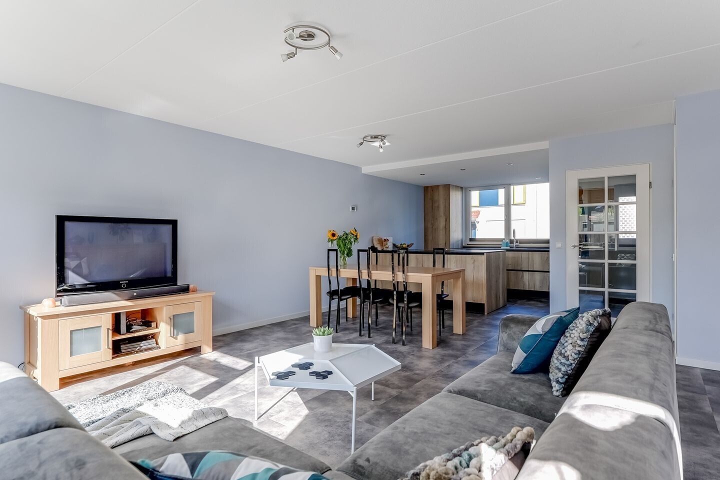 Tussenwoning te koop: Smaragd 53, Hoorn