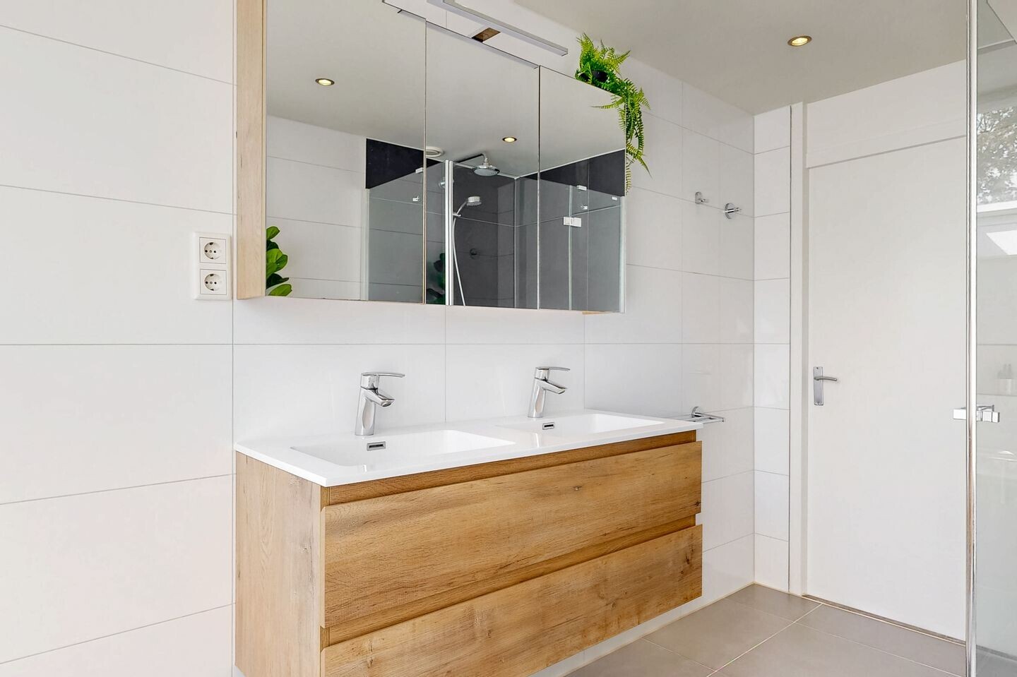 Tussenwoning te koop: Lijndraaier 144, Hoorn