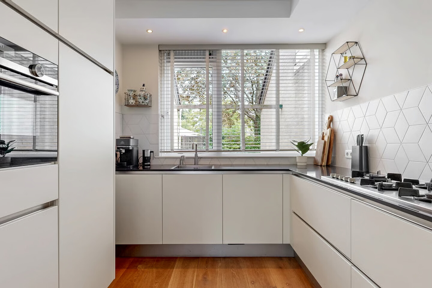 Tussenwoning te koop: Lijndraaier 144, Hoorn