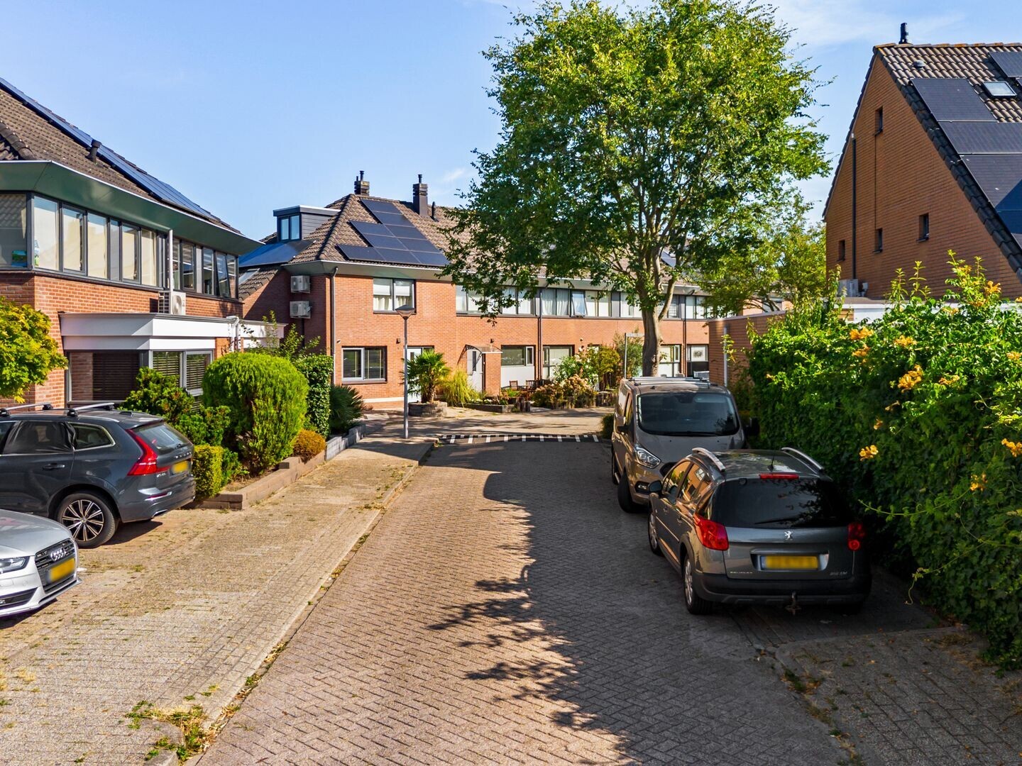 Twee-onder-één-kap te koop: Cole Porterhof 85, Hoorn